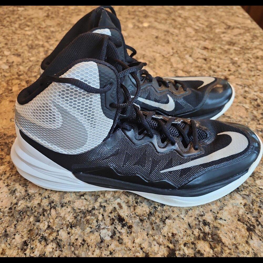 Nike Black and White Men's Basketball Shoes
